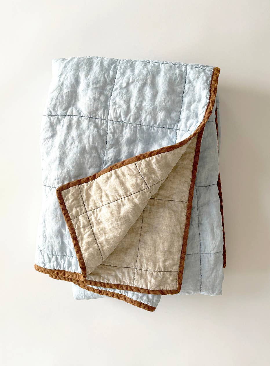 Mathilde – Großhandel Überwurfdecke – Individuelles Mix-Set: 2 Überwürfe: Stinson Stripes und Ocean/Sand2