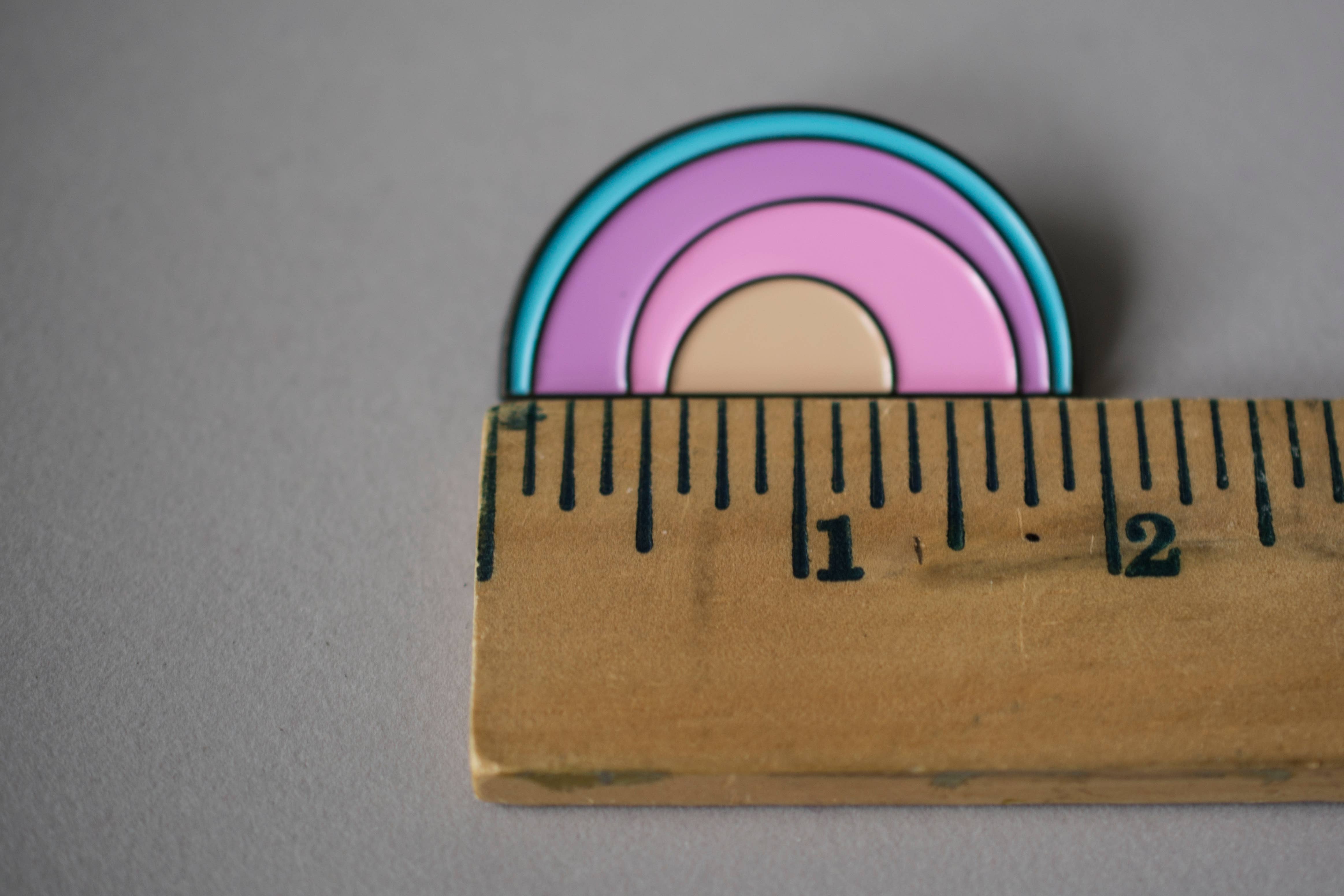 Hollowdolls – wholesale Lapel pin/button – Rainbow Badge Pin3