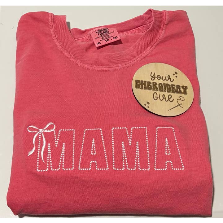 T-shirt Comfort Colors brodé Mama Dots pour la vente par Your Embroidery Girl