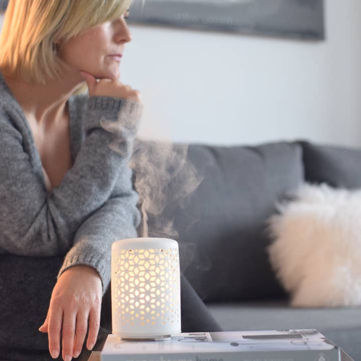 Reverie Ceramic Ultrasonic Diffuser Gift Pack with 10ML Oil for wholesale by Oriwest