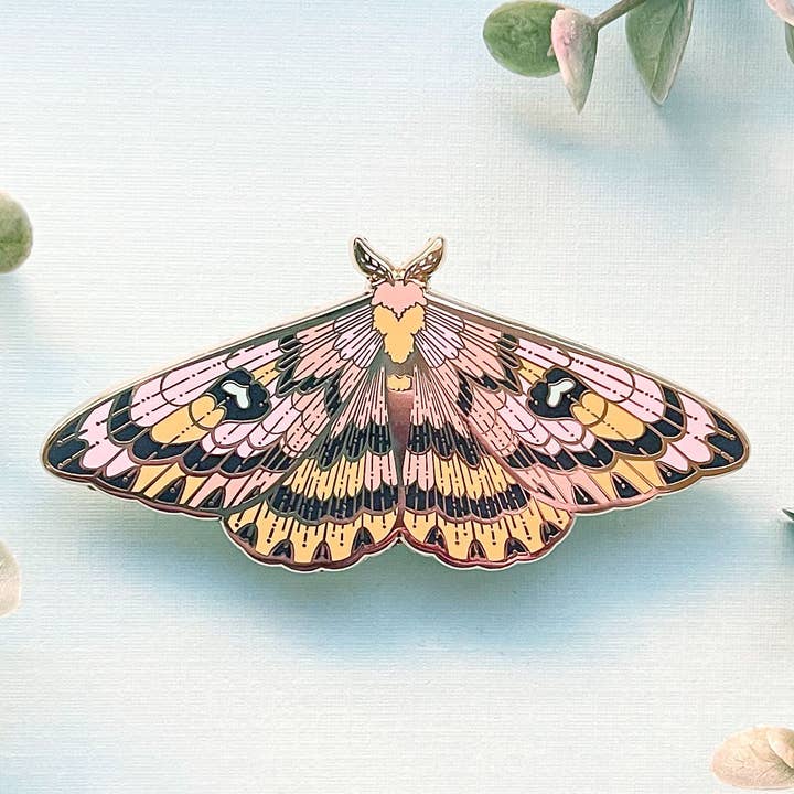 Broche émaillée Phalène mouton (Hemileuca eglanterina) pour la vente par Alum and Ink
