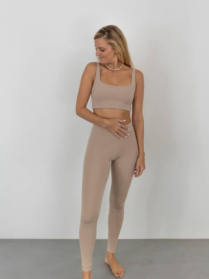 Sira Tencel yogatopp beige för wholesale av PURA Clothing