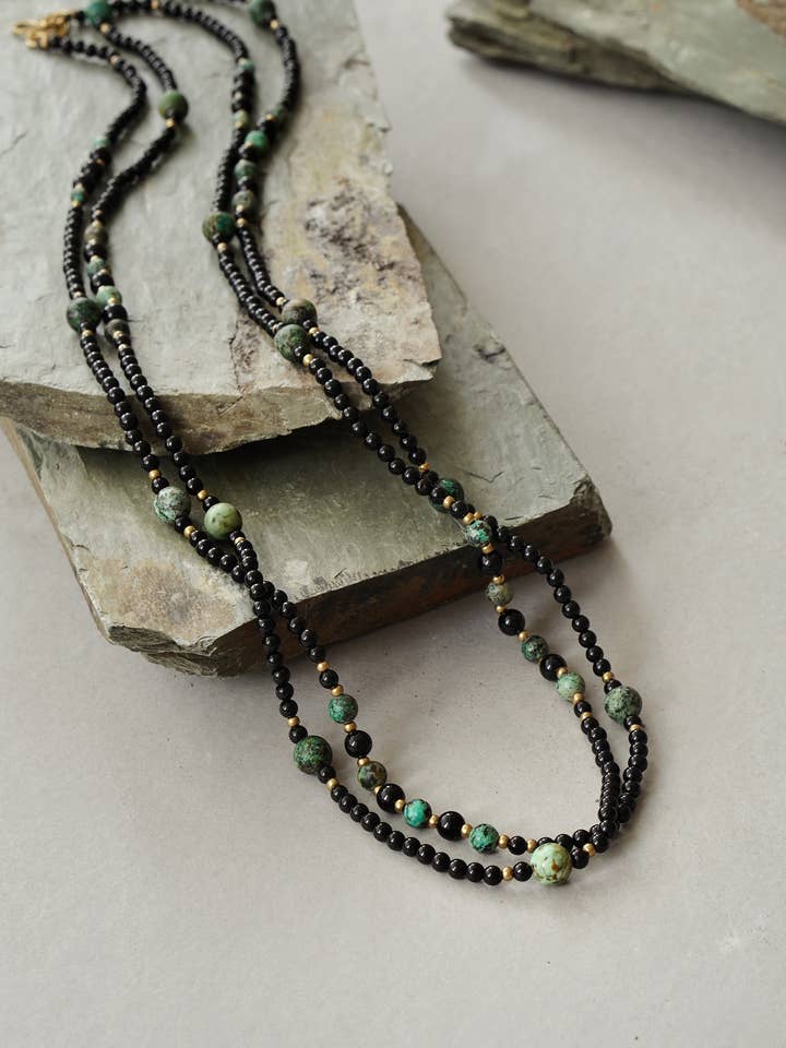 Collier en onyx noir turquoise africain extra long pour homme pour la vente par Xander Kostroma