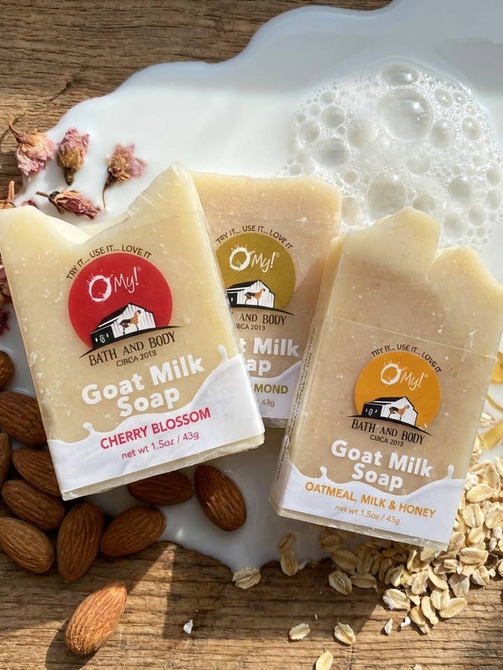 O My ! Barre de savon au lait de chèvre - Format hôtel 1,5 oz (voyageur) | Fabriqué avec du lait de chèvre cru | Sans parabènes ni autres additifs | Fait main aux États-Unis pour la vente par O My! Bath and Body
