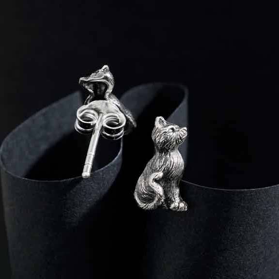 Nina Designs - Wholesale Stud/Post Earrings - Sterling Silver 3D Sitting Cat Post Earrings 11x7mm