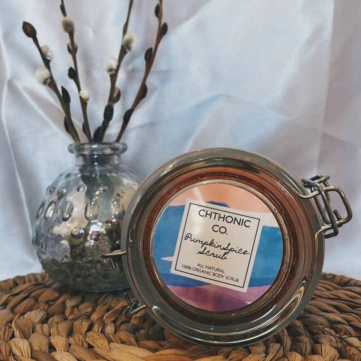 Chthonic Pumpa Spice Hand & Kroppsskrubb 5oz för wholesale av Chthonic Co.