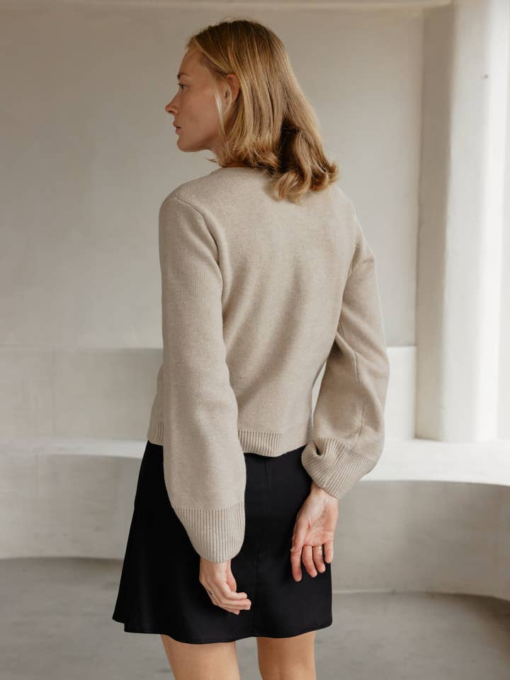 MOD REF – Engroshandel Cardigan - Dame – The Tyler Cardigan | Kvindesweater med klokkeærmer og knapper43