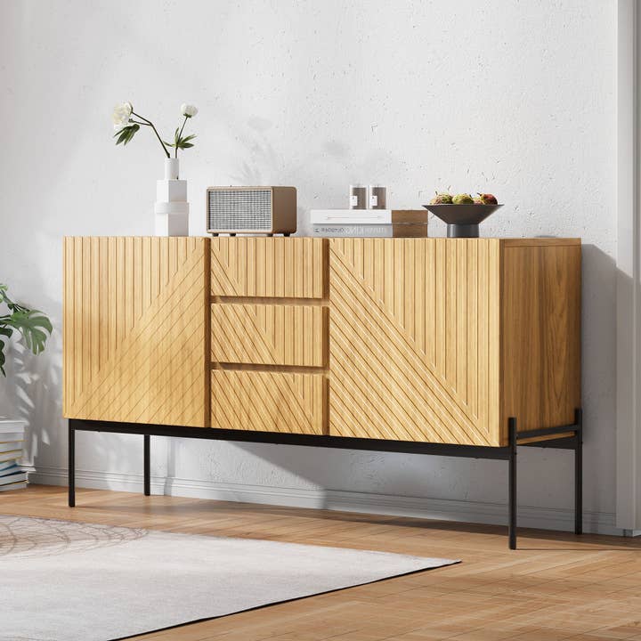 Urban Meuble - Wholesale Sideboard - Modern sideboard with natural wood effect, carved doors, and metal legs TREGRAINS2