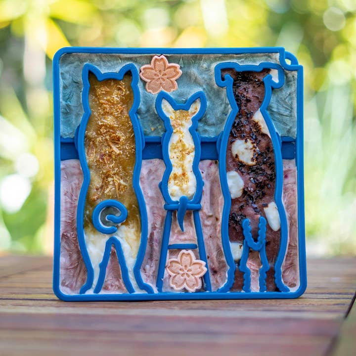 SodaPup Dog Toys - Wholesale Pet Food Mat - Dog - Waiting Dogs Design eTray Enrichment Tray for Dogs