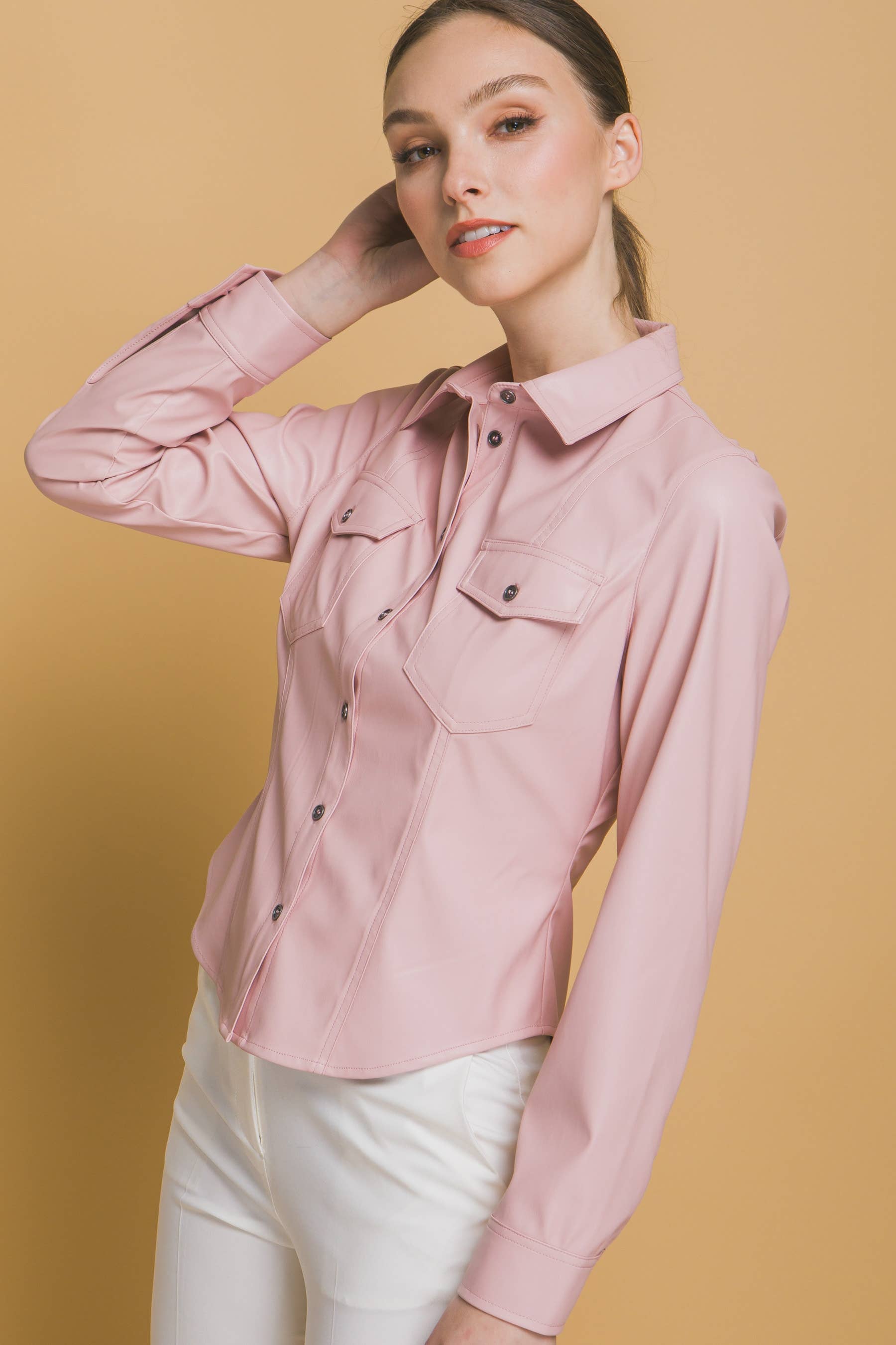 Pink Irene Wholesale – Camisa - Mulher por atacado – Camisa de couro sintético PU com fecho de botão de pressão6