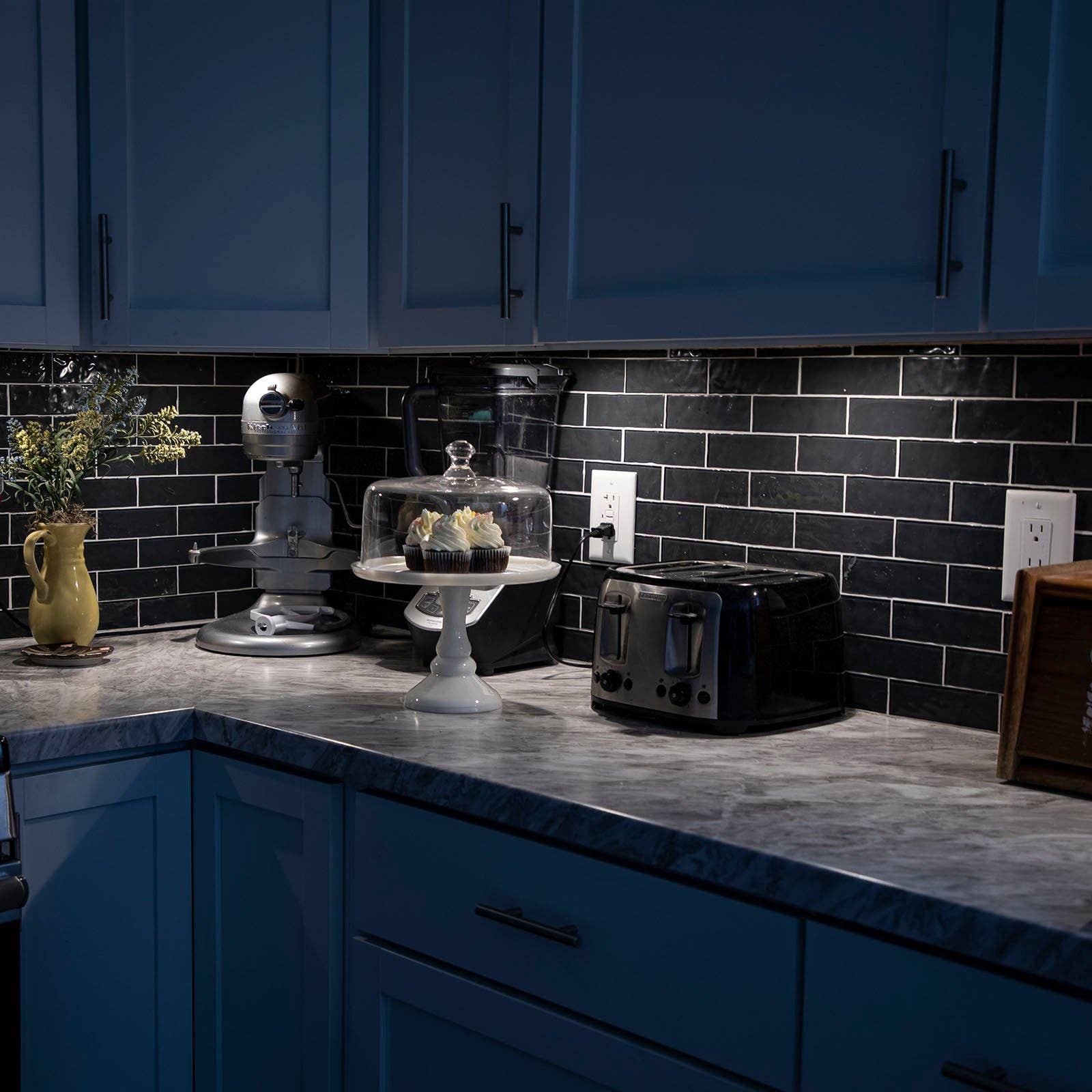 LitezAll - Wholesale Accent/Desk Lamp - LitezAll LED Puck Light 6 Pack1