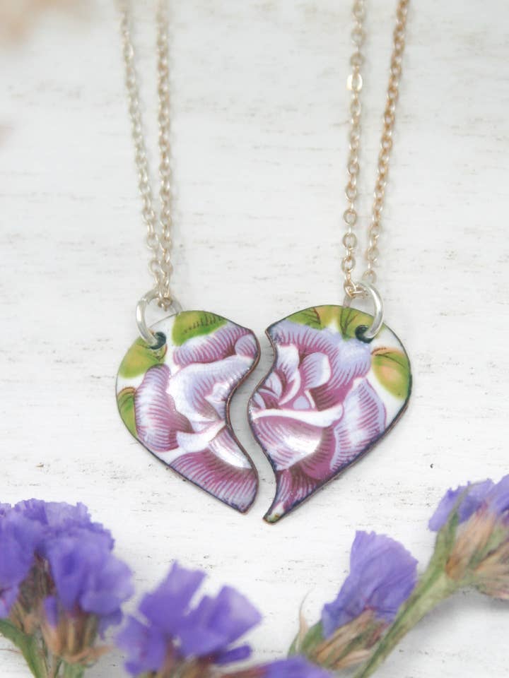 Conjunto de Colares de Coração Partilhados de Melhores Amigas, Padrões Diversos. por atacado de Rising Jewelry