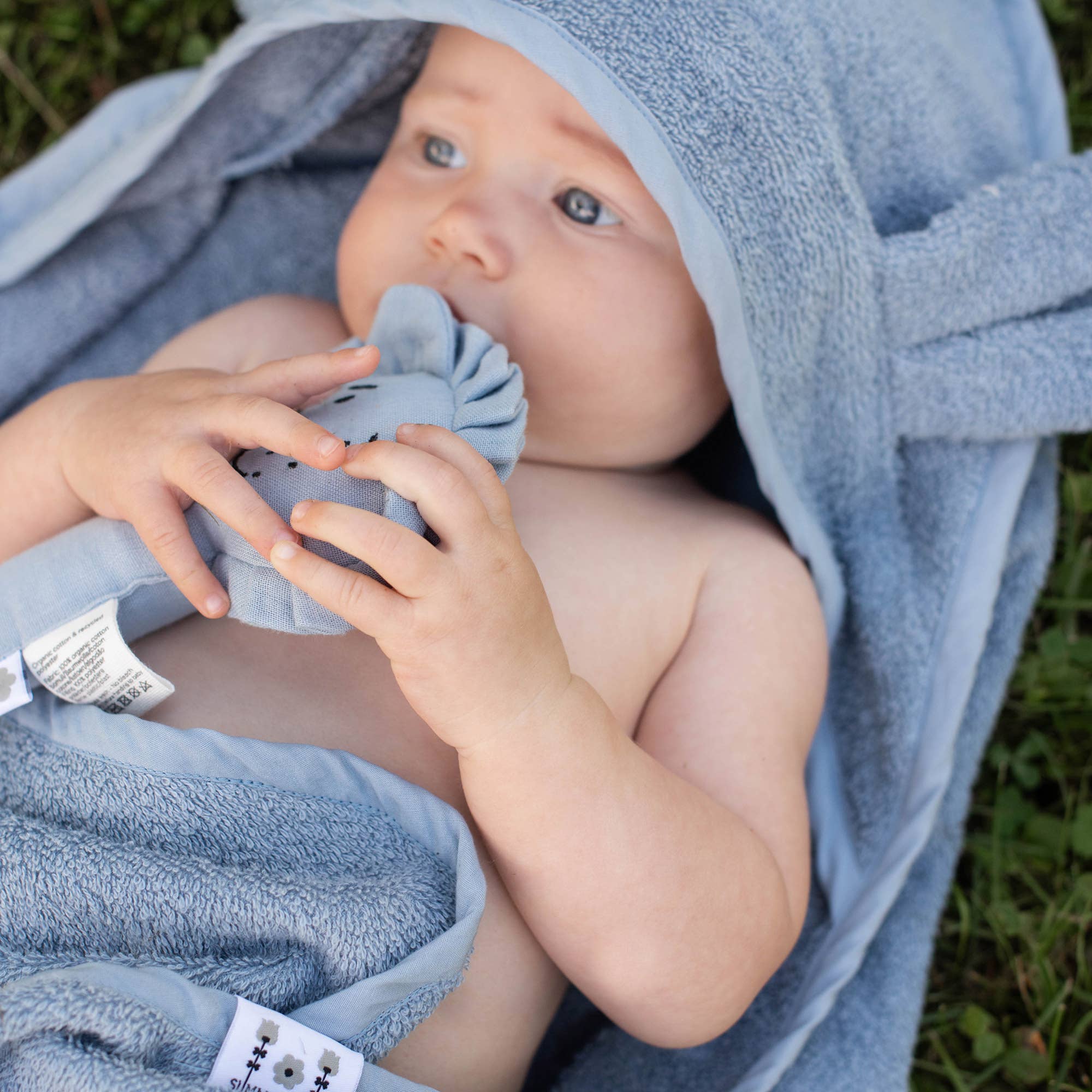 Summerville organic - Vente Sortie de bain - Enfant et bébé - Serviette à capuche pour bébé en coton biologique, lapin bleu poussiéreux1