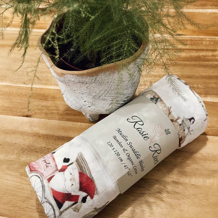 Emmaillotage en mousseline Jingle Rails pour la vente par Rosie River