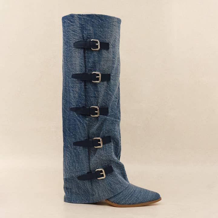 Bottes hautes au genou Take Aim avec boucles multiples pour la vente par Lemonade Shoes
