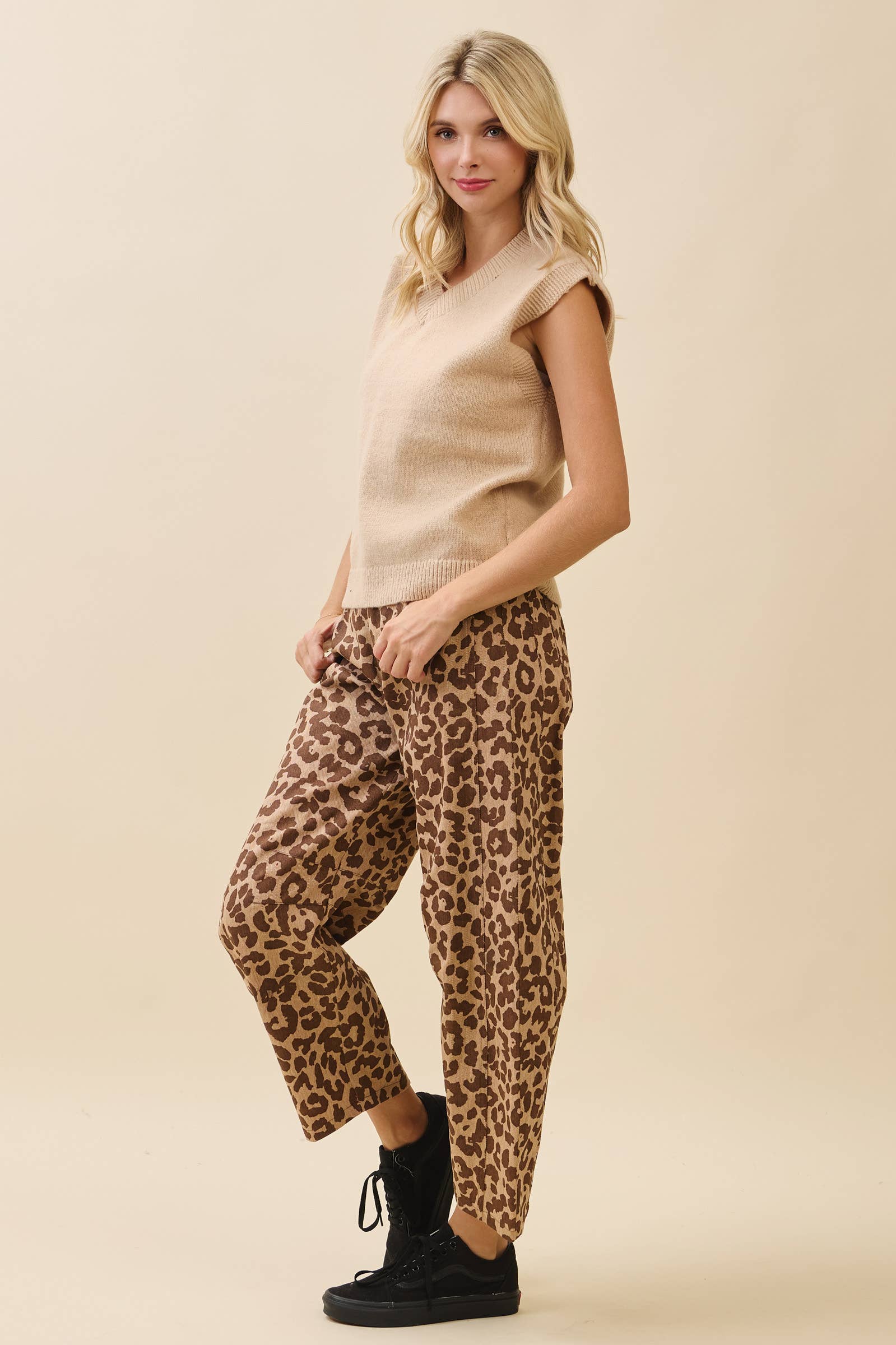 GeeGee x Lovelo - Wholesale Knit Top - Women's - Classic V-Neck Sweater Vest OT5181110