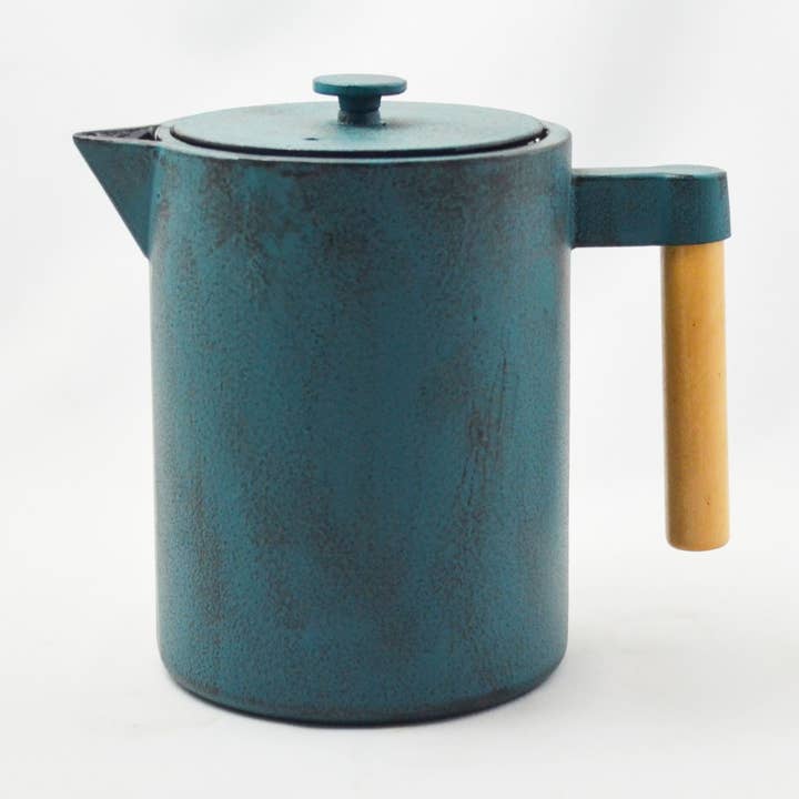 Kohi Teekanne aus Gusseisen mit Holzgriff & Sieb, petrol für den Großhandel von Ja-Unendlich