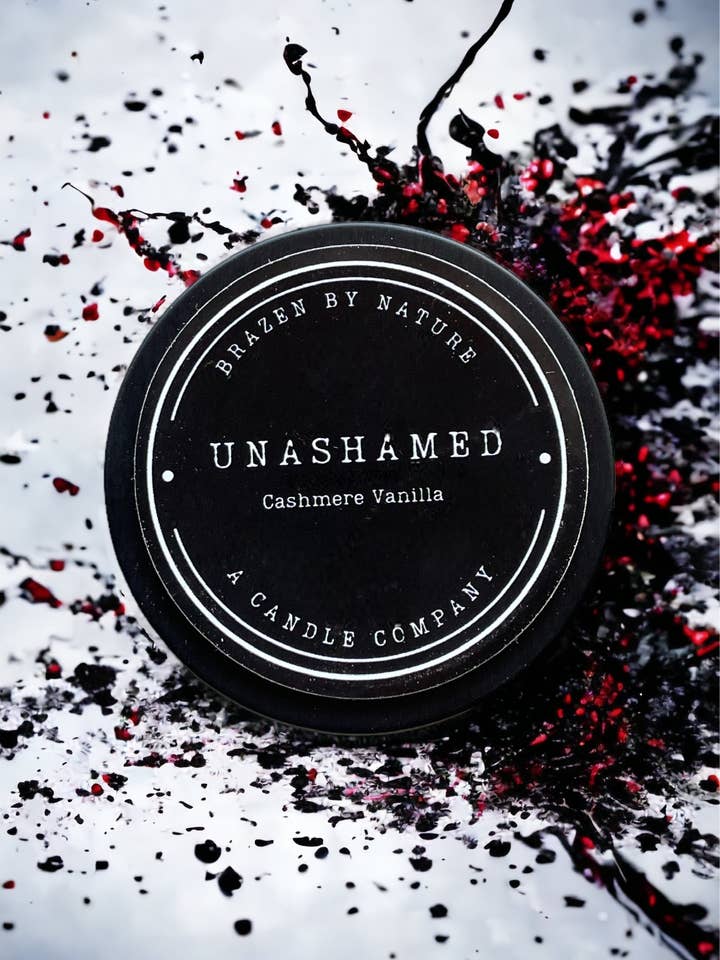 Cashmere Vaniljljus Kokosnötsoja Träveke 4oz tenn för wholesale av Brazen by Nature Candle Co.