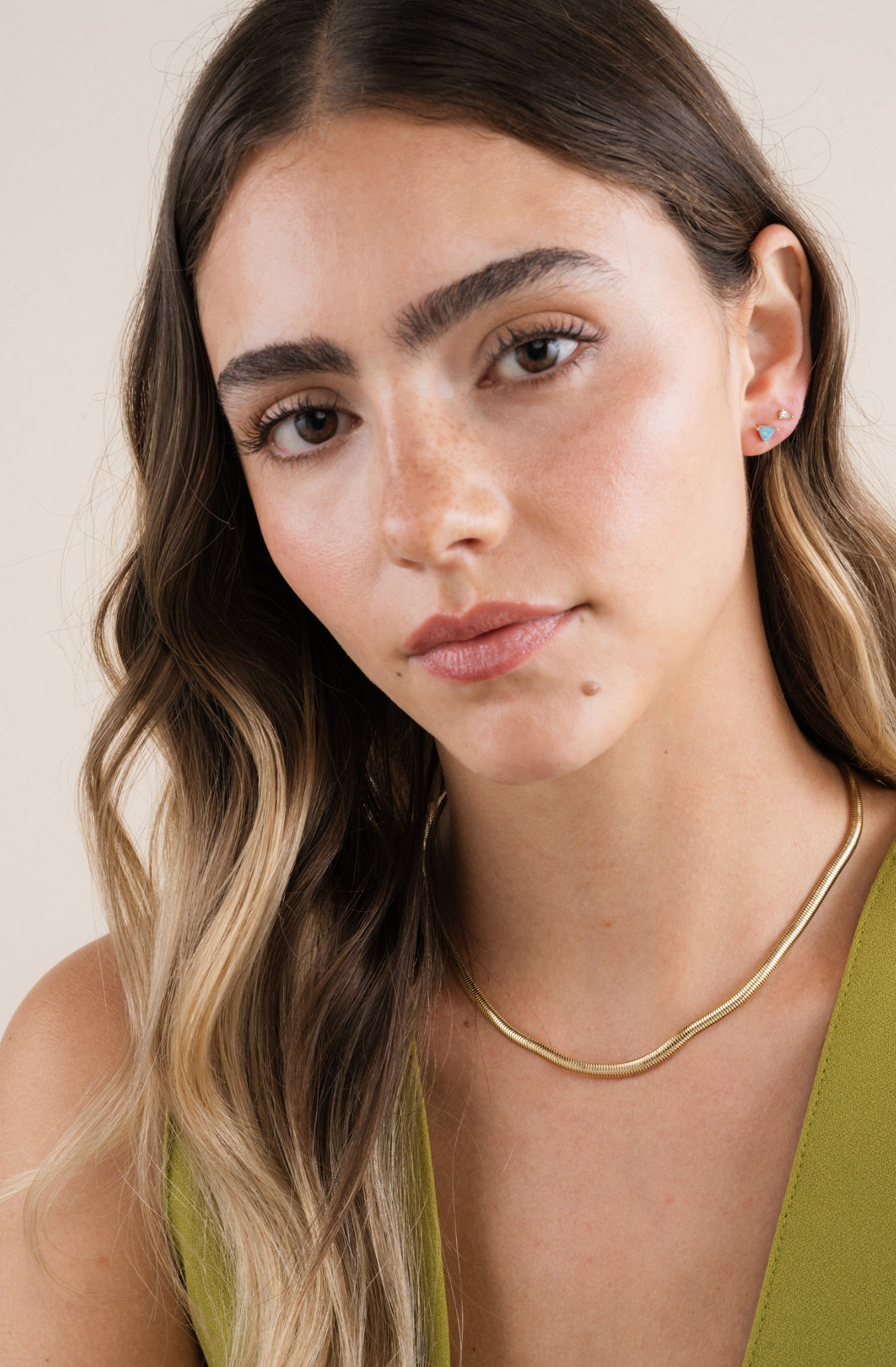 JaxKelly – wholesale Solitärörhängen – Mini Energy Gem - Fire Opal - Guldörhängen1