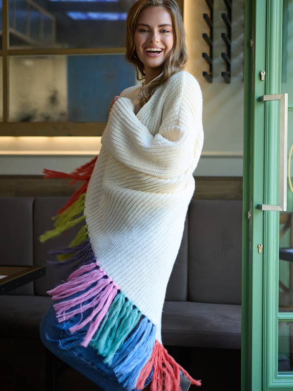 Cardigan long en tricot à pompons arc-en-ciel pour la vente par SAACHI