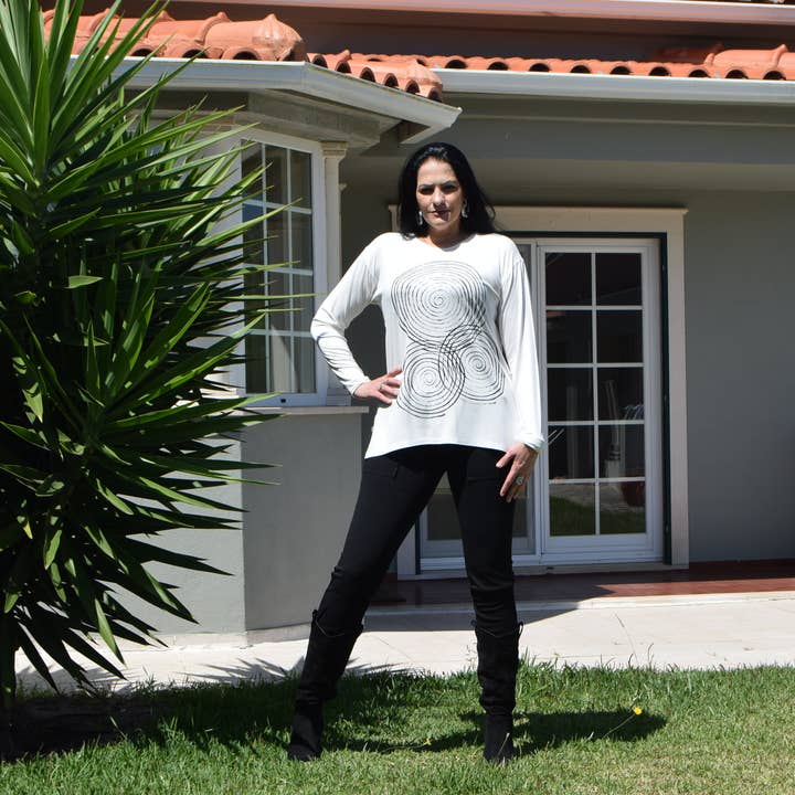 Torster & Ribeiro, Lda - CurvyShion – wholesale Tunika - Dam – Handmålad plusstor långärmad tunika EDVINA – storlekar L till 6XL2