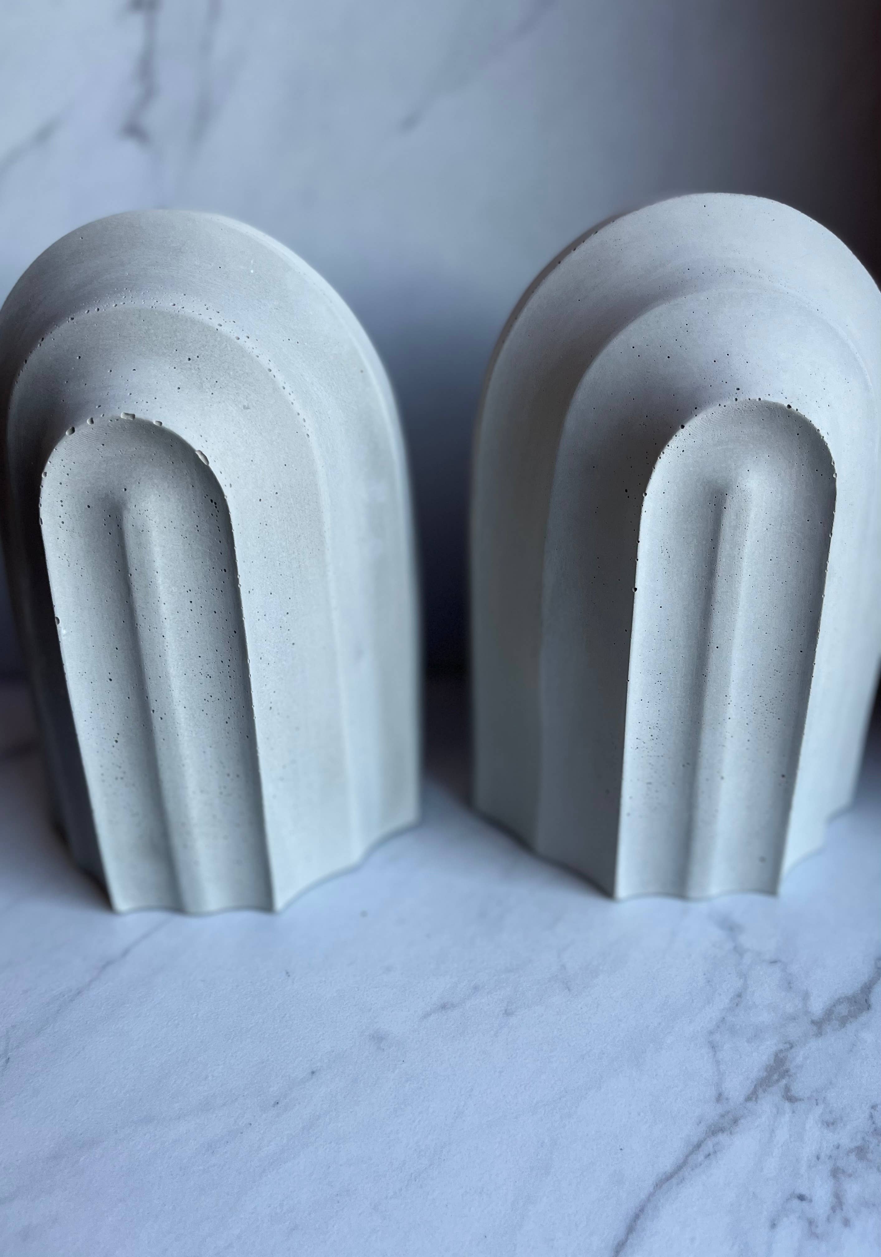 Nora - Vente Serre-livres - Serre-livres en béton arc-en-ciel4