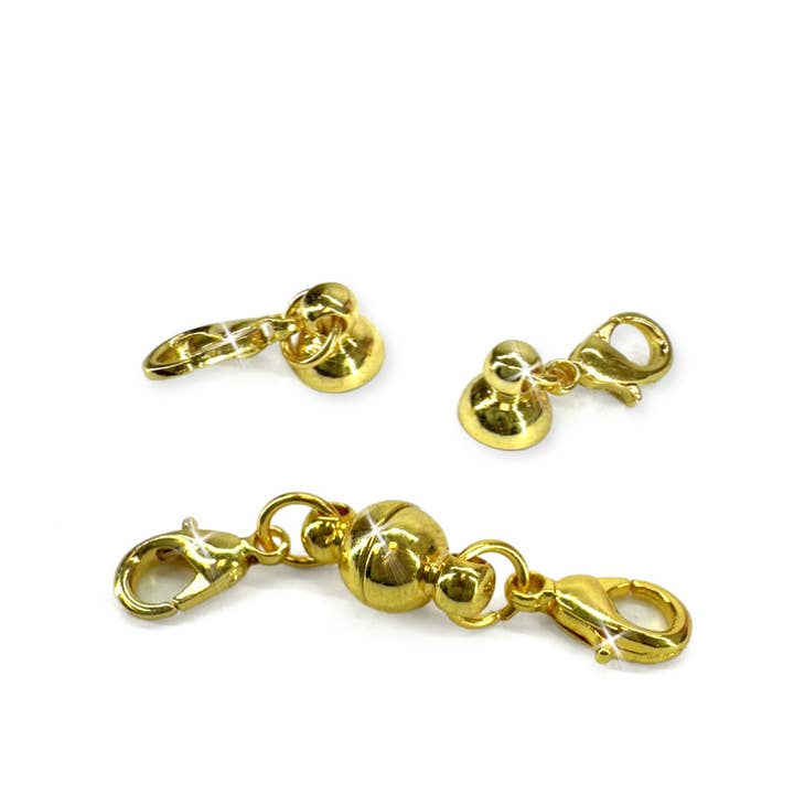 ATTACHE MOUSQUETON AIMANTÉE PETITE TAILLE DORÉE pour la vente par Jacqueline Kent