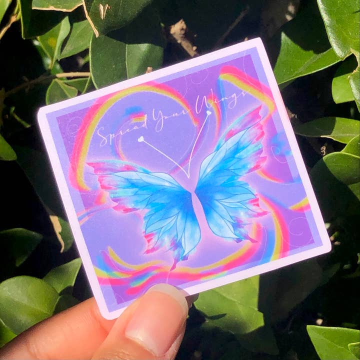 Autocollant en vinyle imperméable Spread Your Wings pour la vente par Morpha Morabeza