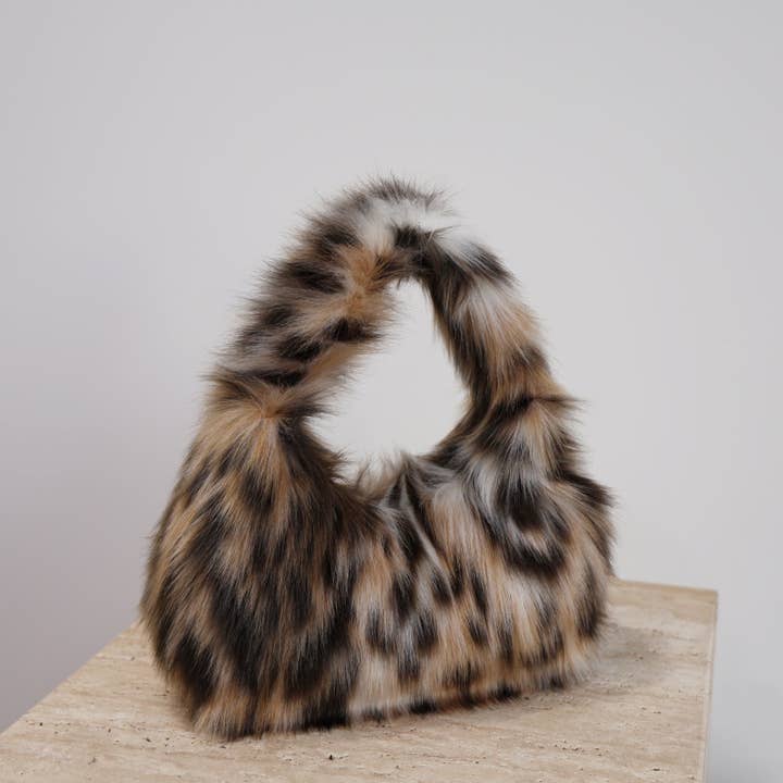 Dipped Shop - Wholesale Top handle bag – women's - Winter Leopard Print Fluffy Underarm Handbag DP25G6672
