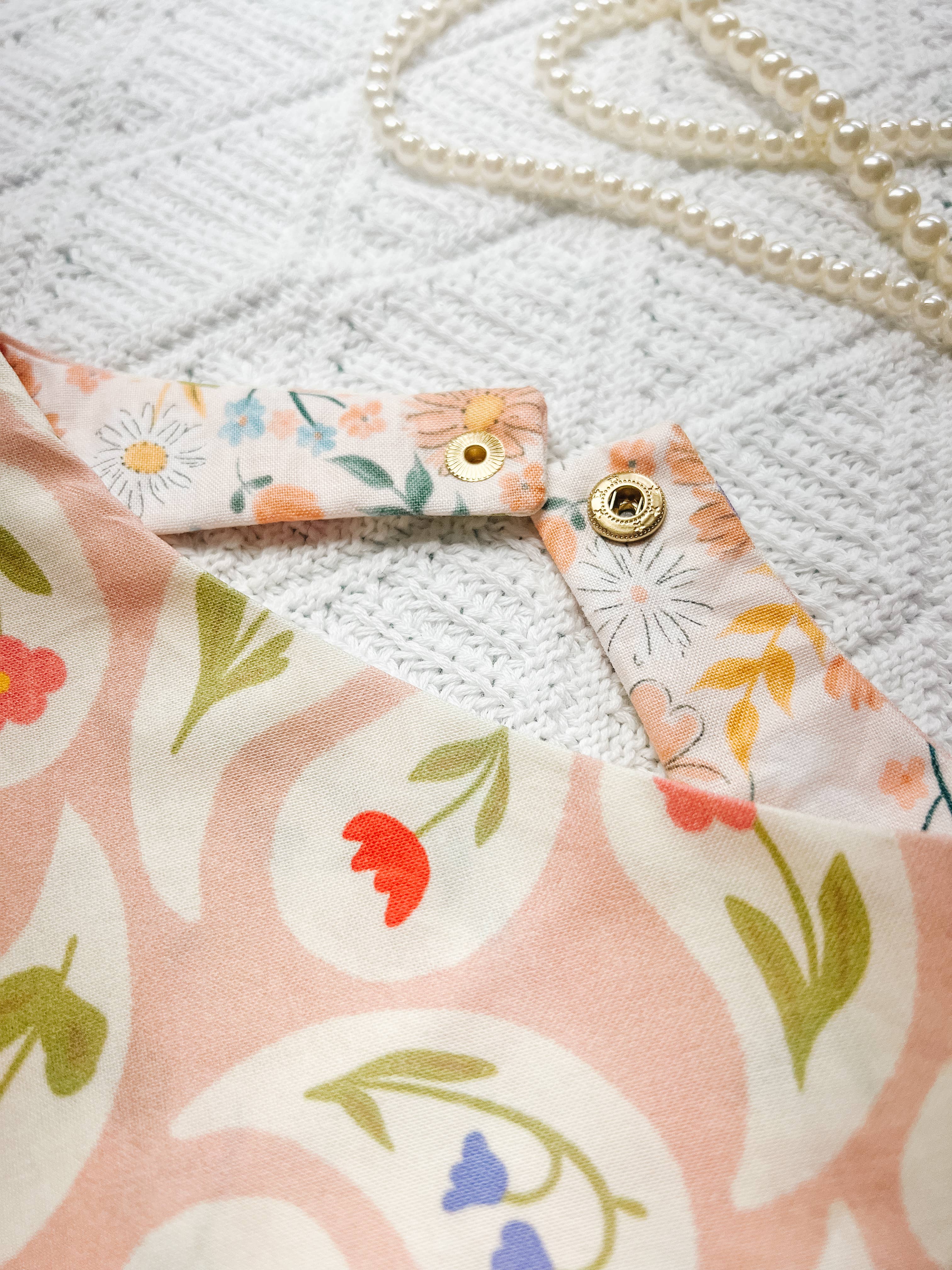 StellaLoo - Wholesale Pet Bandana - Dog - Paisley Flower Reversible Dog Bandana, Metal Snap On Collar1