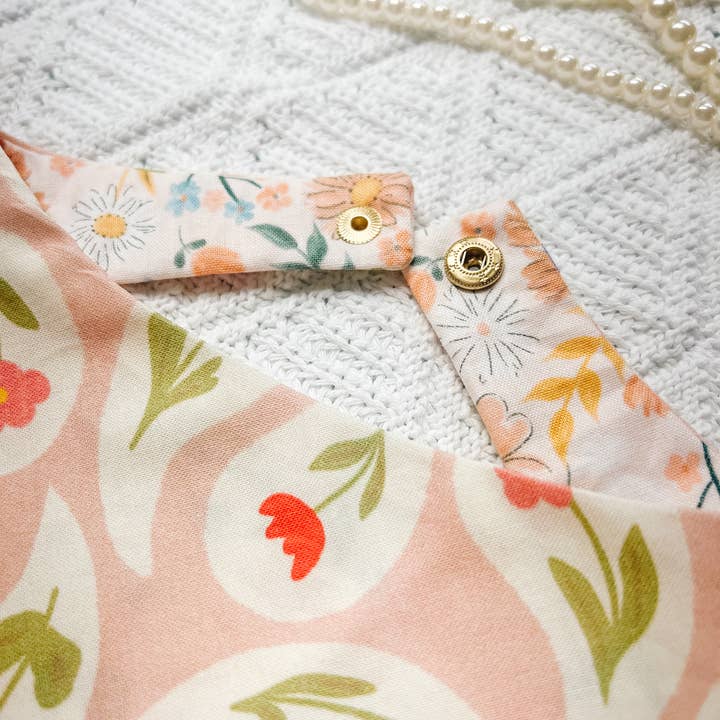 StellaLoo - Wholesale Pet Bandana - Dog - Paisley Flower Reversible Dog Bandana, Metal Snap On Collar1