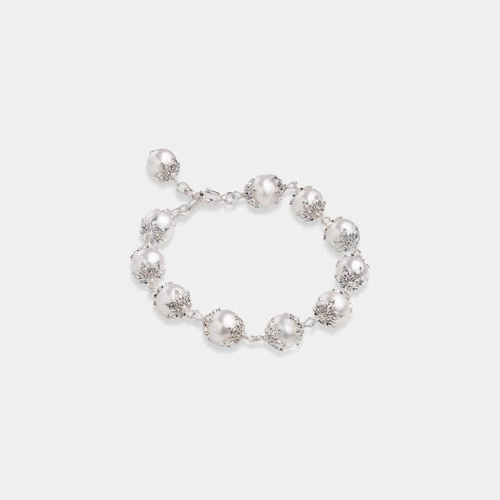 Bracelet Daisy Pearl en argent sterling pour la vente par Nakula Jewelry
