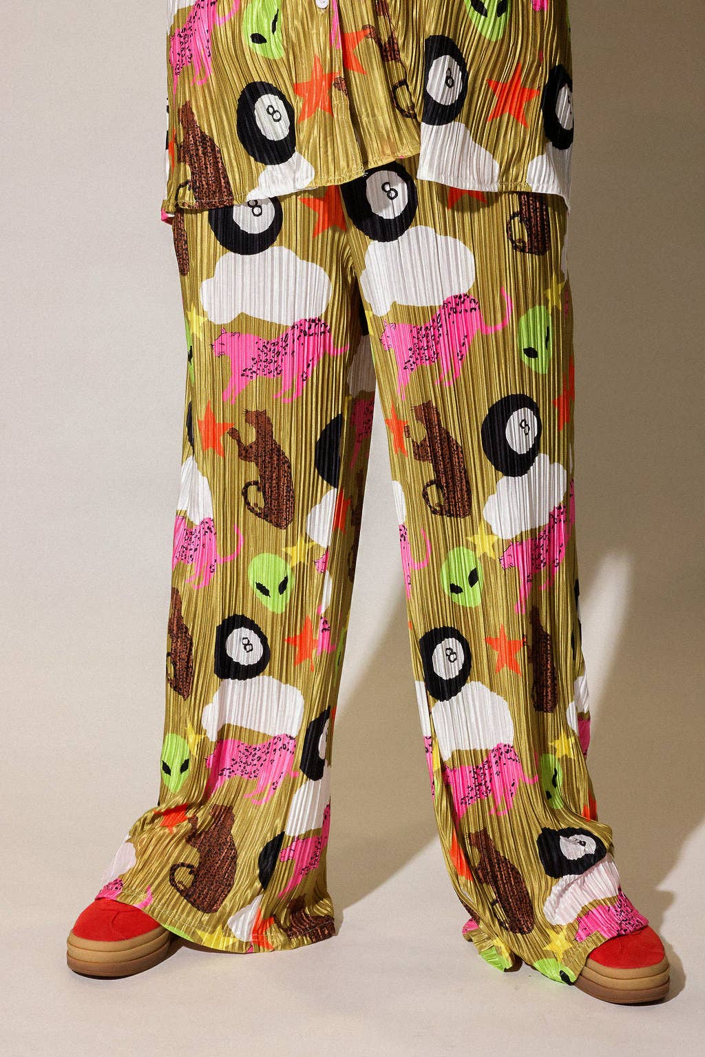 Burnt Toast – Engroshandel Bukser - Dame – Vi kommer i fred Alien Plissé sæt **PÅ LAGER IGEN**10