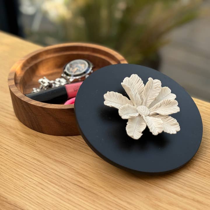 Wooden decoration box with porcelain flower 15 cm - PALMI for wholesale by Anoq