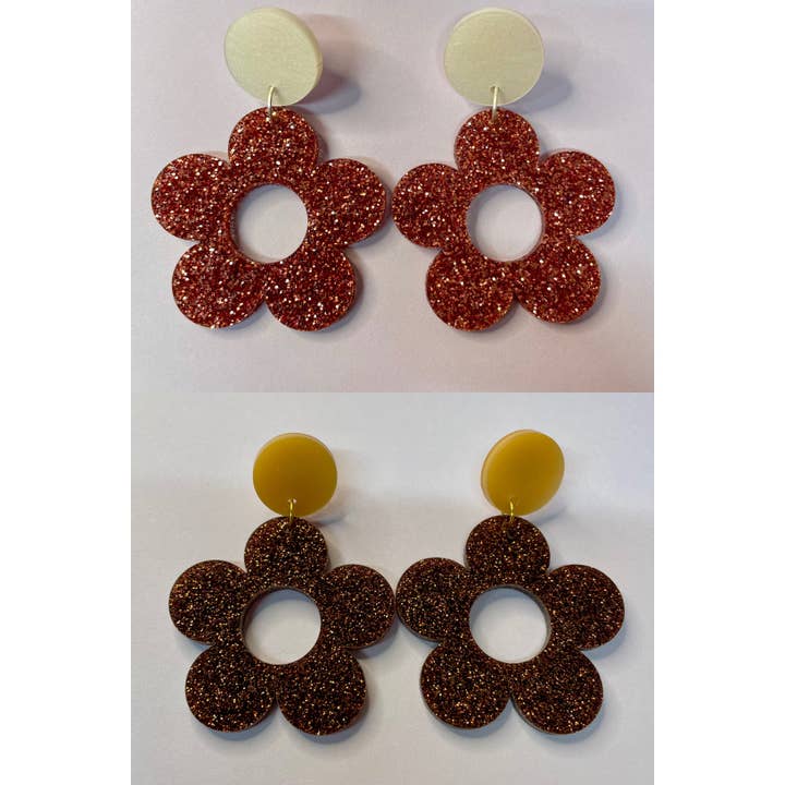 Boucles d'oreilles Daisy pour la vente par Hung On You Boutique