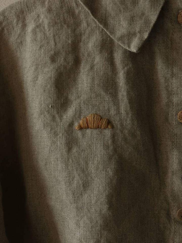 Croissant (3x1,5 cm) | Handgemachte Stickerei für den Großhandel von La Petite Alice