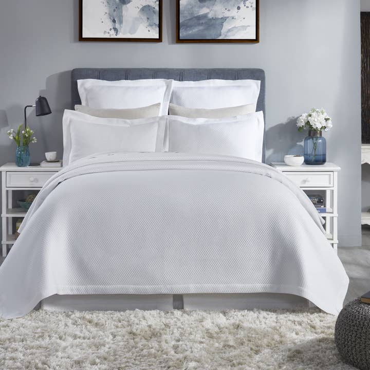 Orchids Lux Home - Wholesale Coverlet - Retro Matelasse Coverlet - King - 110" X 96" - White