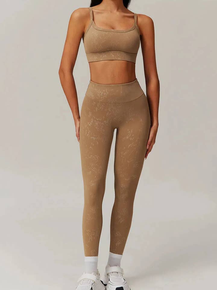 Set sportivo con reggiseno e leggings per la vendita all'ingrosso da parte di Crave by FW