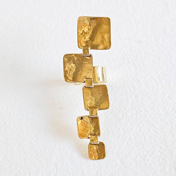 Bague en laiton martelée carrée faite à la main pour la vente par Bisjoux