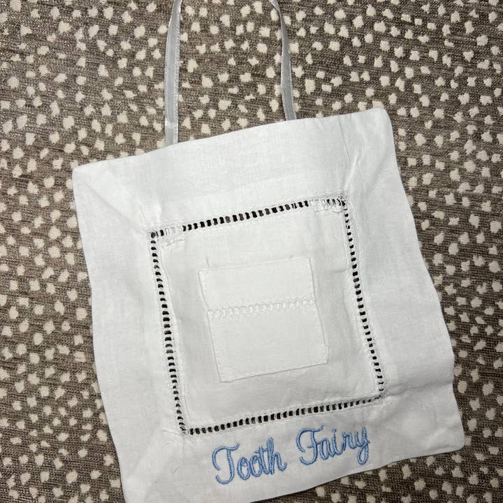 Oreiller de fée des dents pour la vente par Oh Happy Day Shoppe