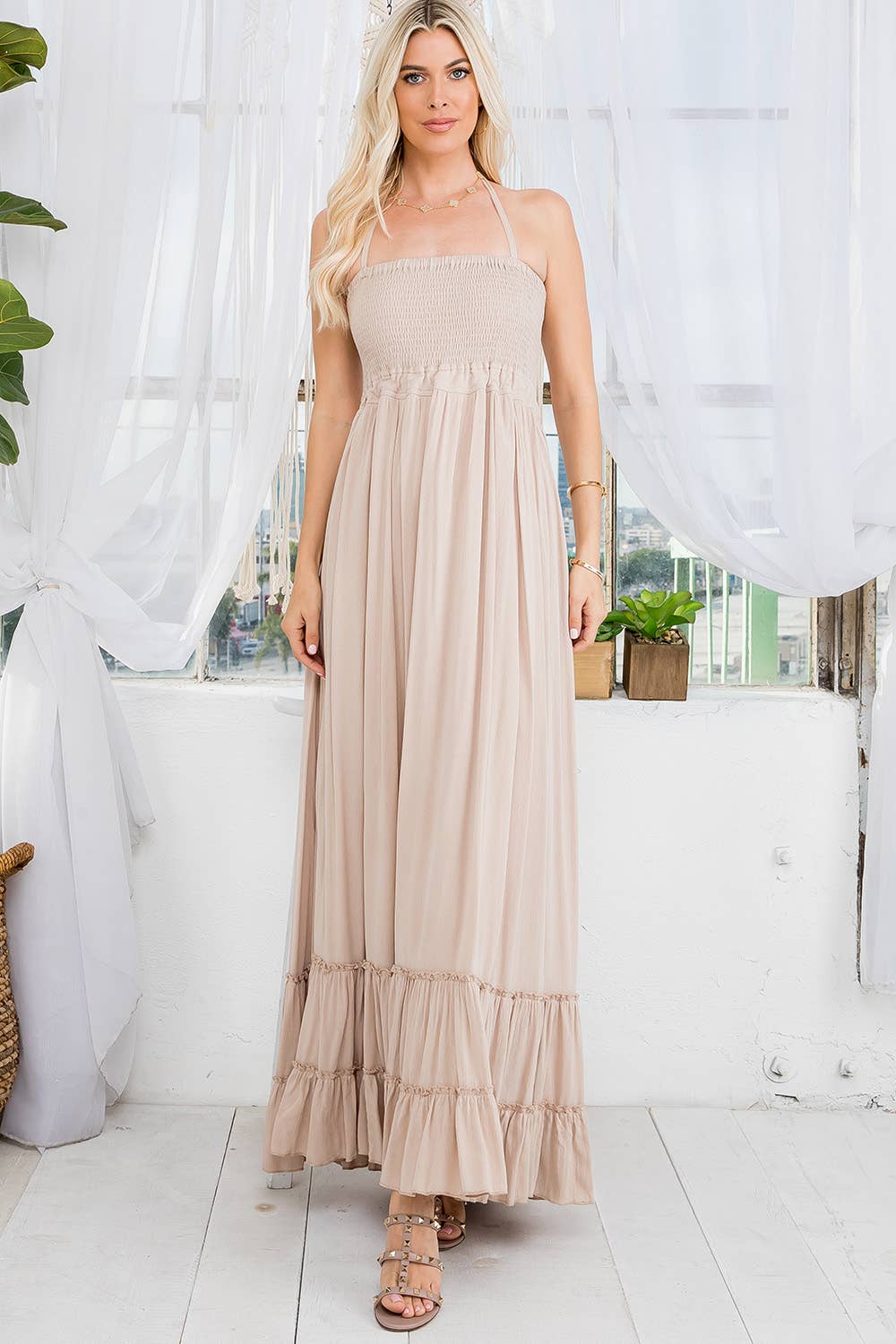 Sweet Lovely by Jen – Großhandel Kleid – Damen – MAXIKLEID MIT RÜCKENAUSSCHNITT UND GESMOKTEM STUFENROCK34