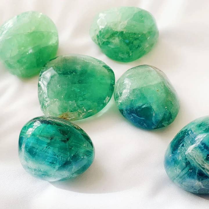 Green Fluorite Palm Stone for wholesale by CRISTALLI E STELLE