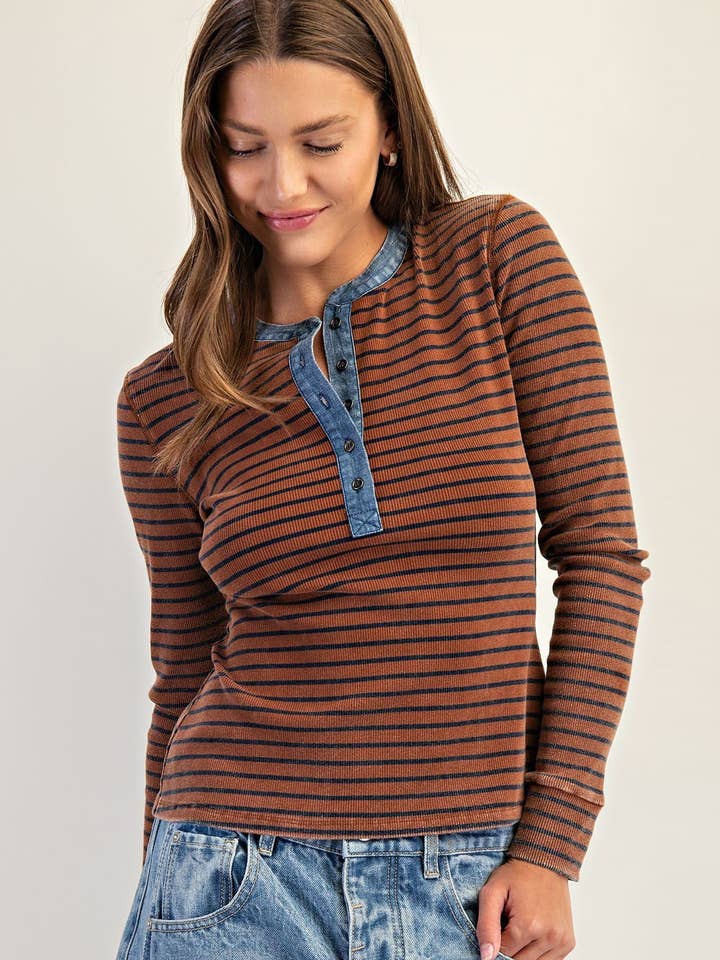 PL8295 - SNOW WASH TWO TONE BUTTON DOWN TOP for wholesale by Peace Love Line