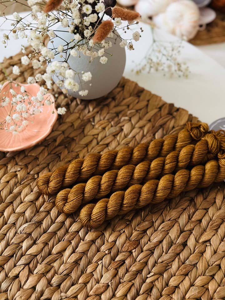 SuperSock Yarn - Dijon per la vendita all'ingrosso da parte di laurelknits