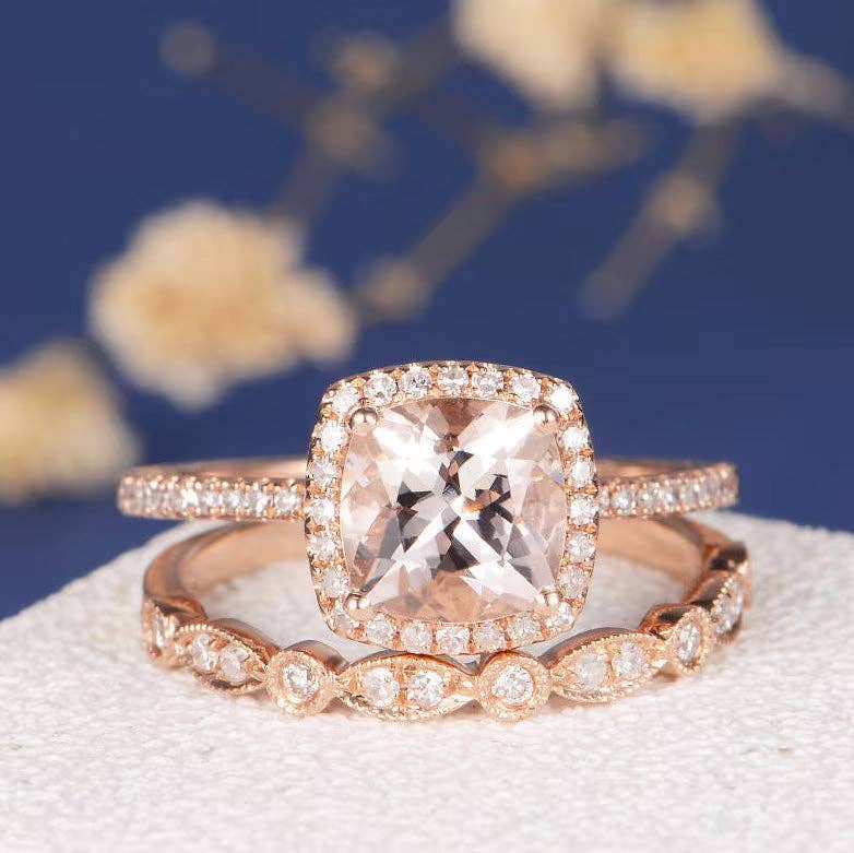 GEMPARA – Großhandel Verlobungsringe – Kissenförmig geschliffenes Morganit-Brautring-Set3