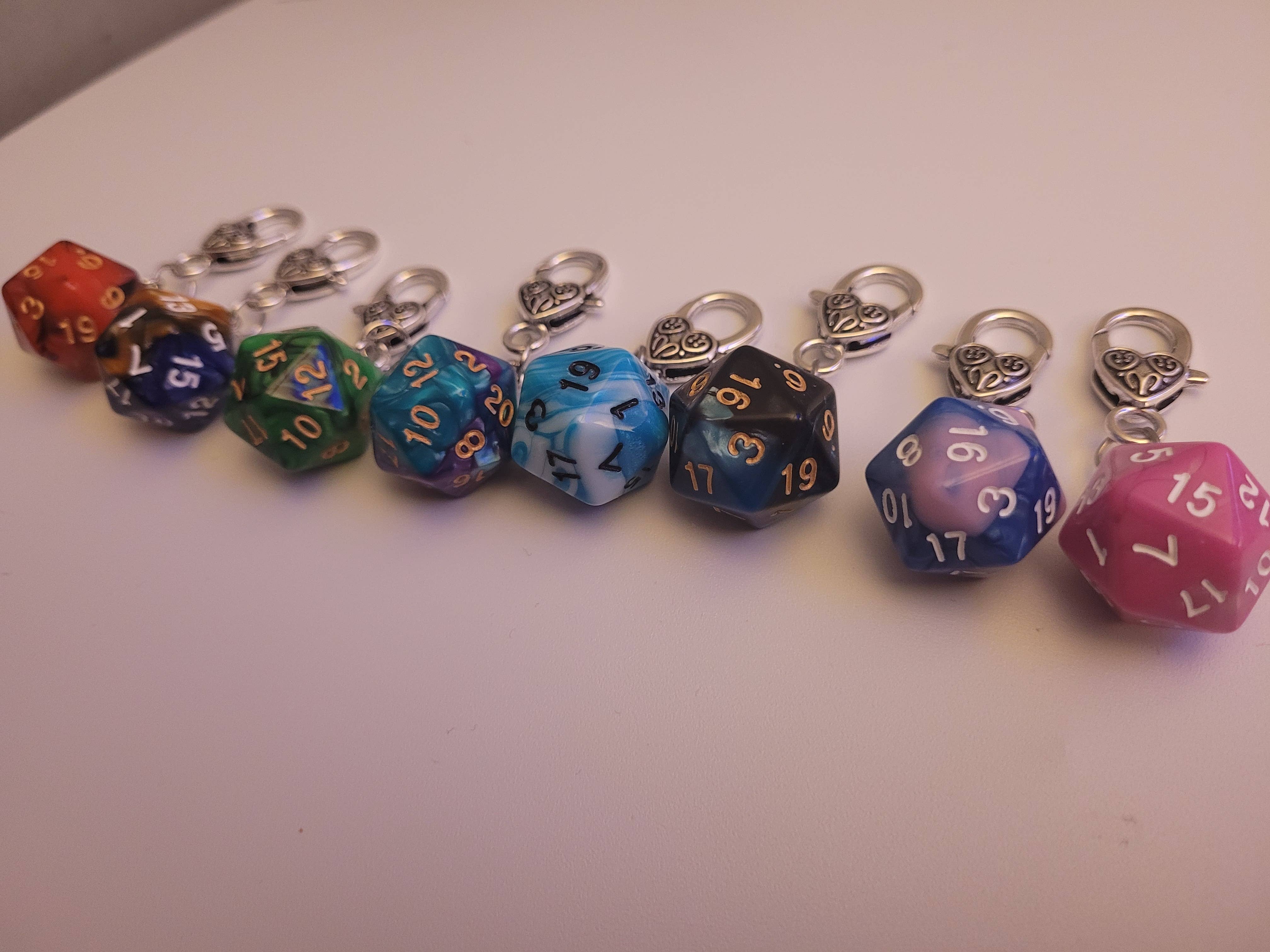 Con-Quest Crafts - Vente Porte-clés – unisexe - Porte-clés D20 en forme de dé TRPG avec mousqueton – Accessoires pour sacs et badges6