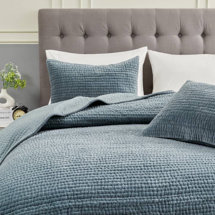 Mélange Home - Wholesale Quilt - Tamara Velvet Quilt Set