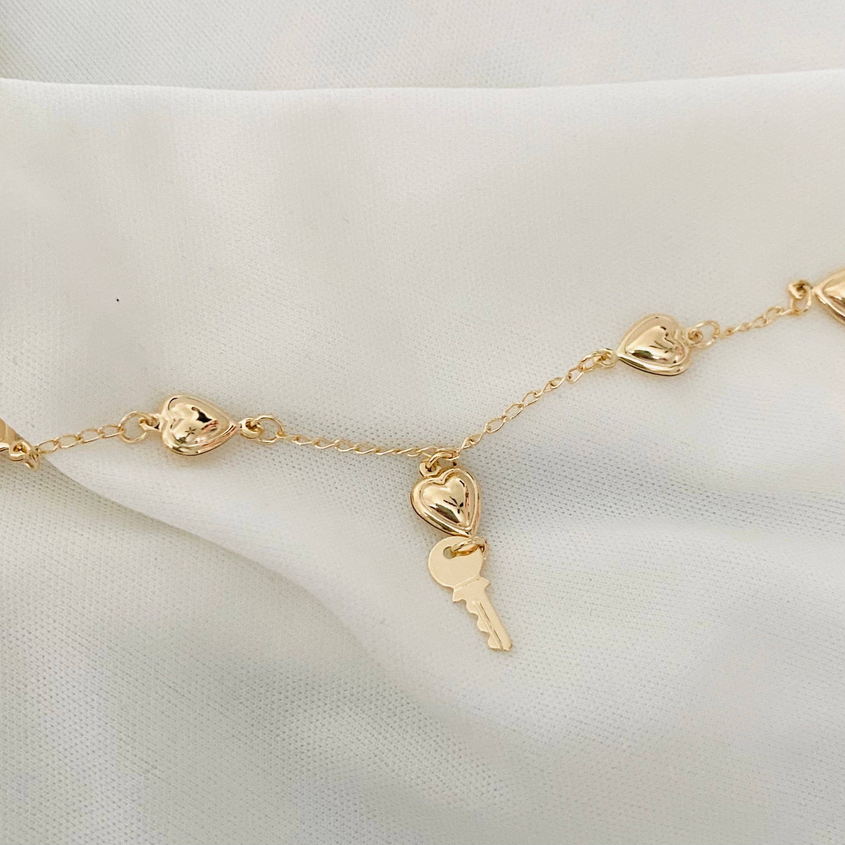 Housegoldjewelry - Wholesale Charm/Dangle Bracelet - Heart and Key Bracelet, 18k Gold Filled Heart Bracelet, Gold2