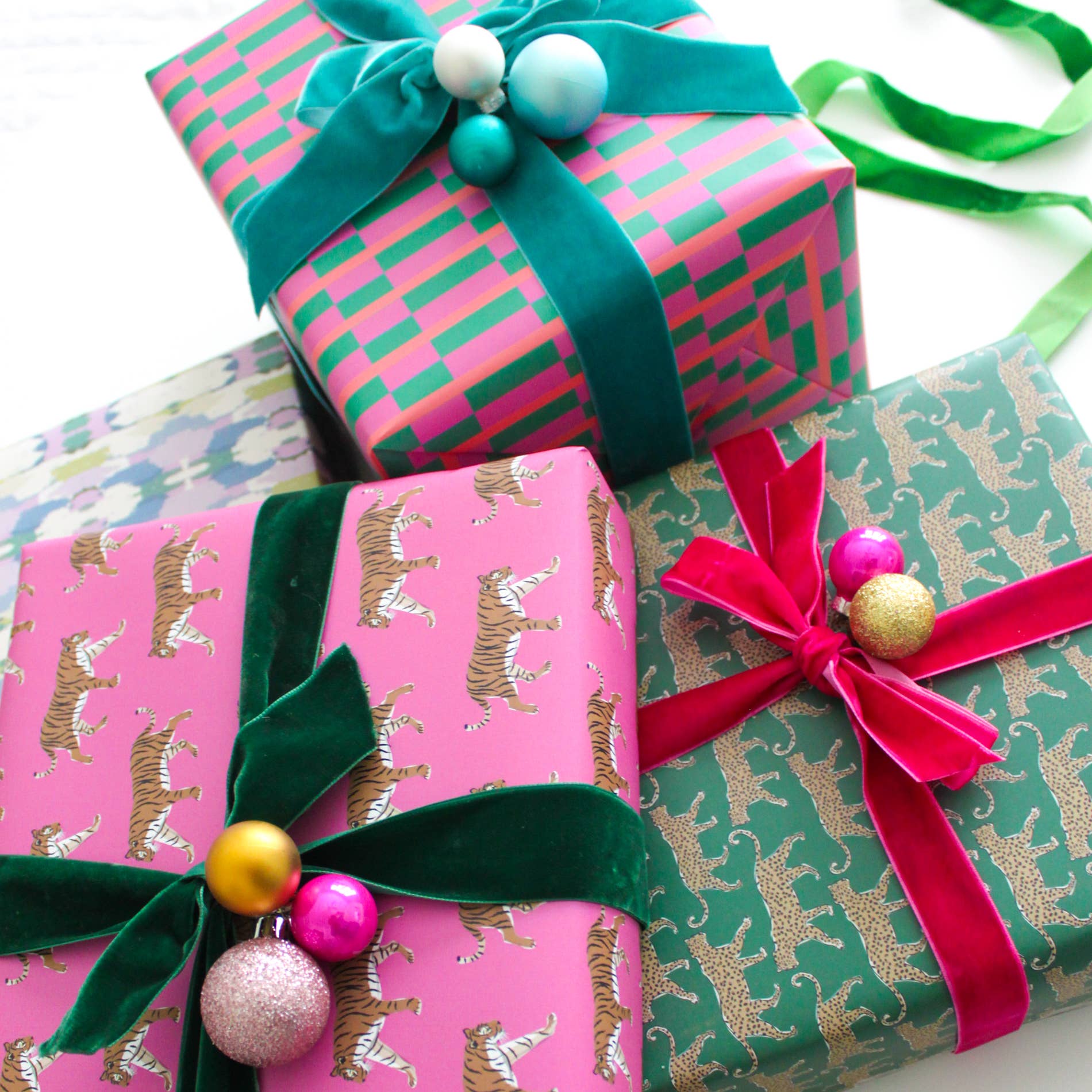 Clairebella Personalized Gifts & Pillows – wholesale Omslagspapper – Tiger- och leopardmönstrat presentpapper | Paketpapper15