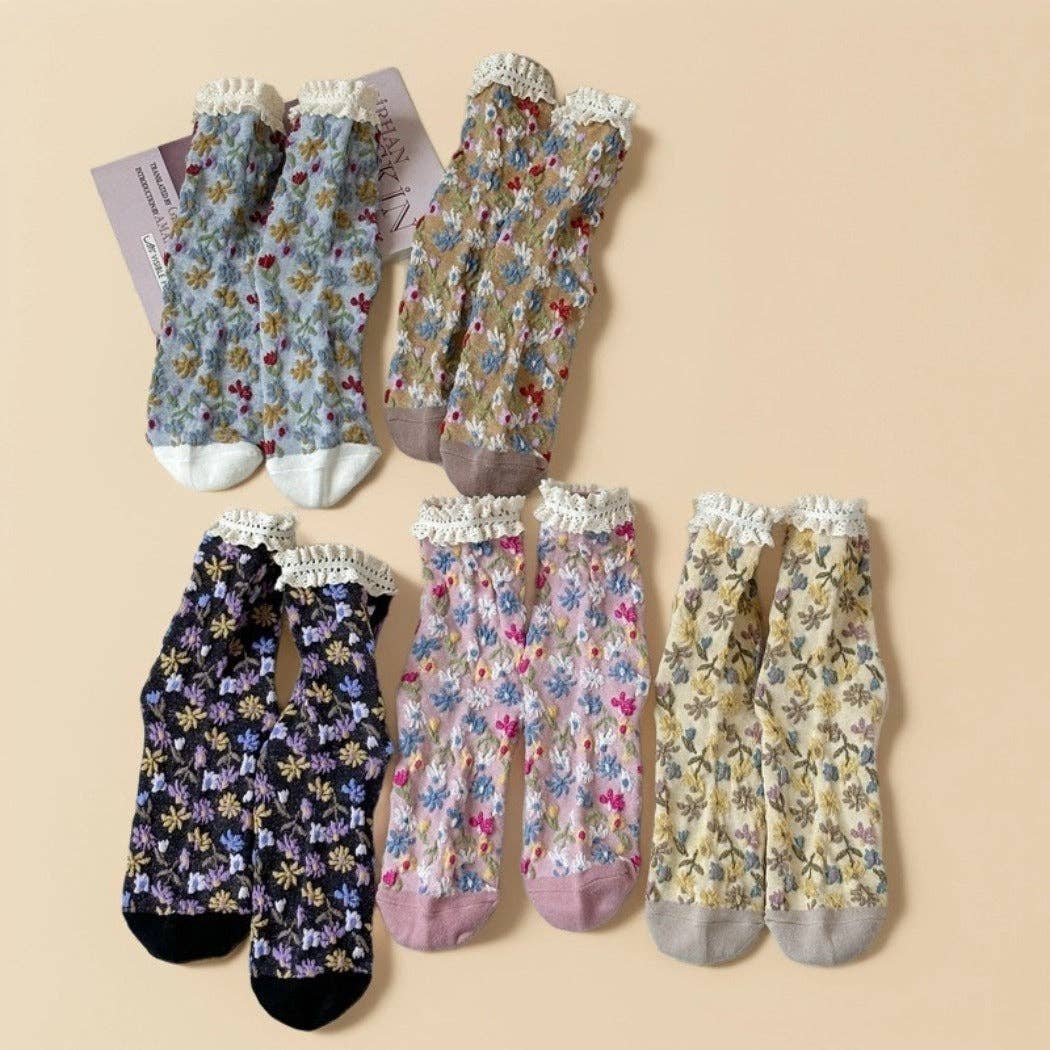 Funkyrel® Atzbranding Limited - Wholesale Socks - Women's - Rufia - Lace-Trim Vintage Floral Relief Socks5